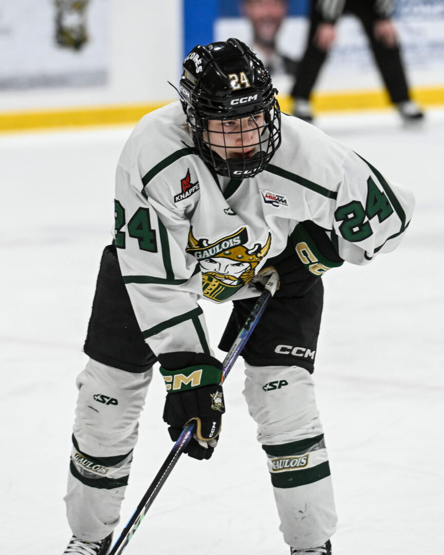 Dylan Dumont, de retour pour une deuxième saison dans l’uniforme des Gaulois, a inscrit deux buts dans la victoire des siens à Châteauguay lors du premier match de la saison. Photothèque | Le Courrier ©