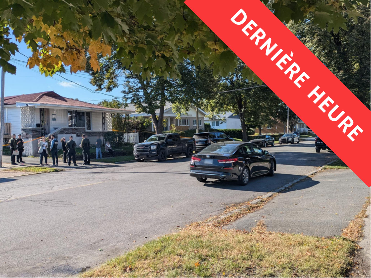 Des policiers mènent présentement une enquête sur la rue Decelles à Saint-Hyacinthe. Photo Adam Bolestridge | Le Courrier ©