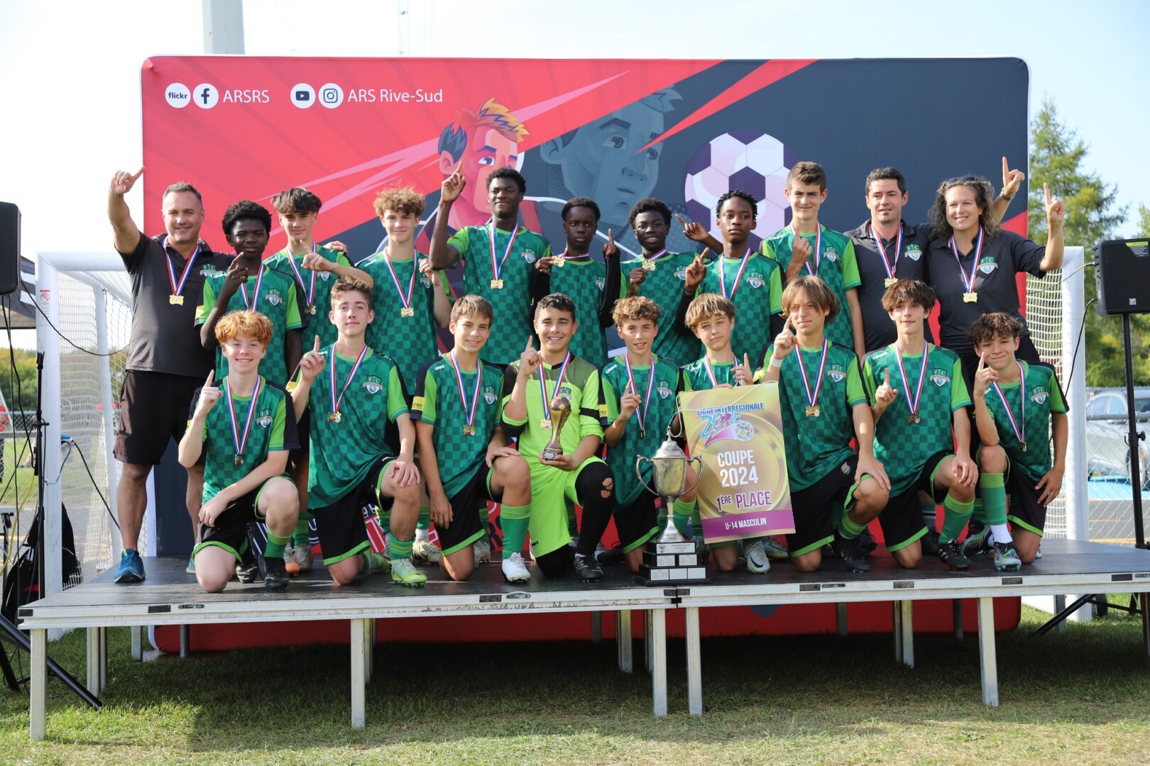 Le FC Saint-Hyacinthe U14 masculin LDIR après sa victoire en finale des séries éliminatoires. Photo gracieuseté