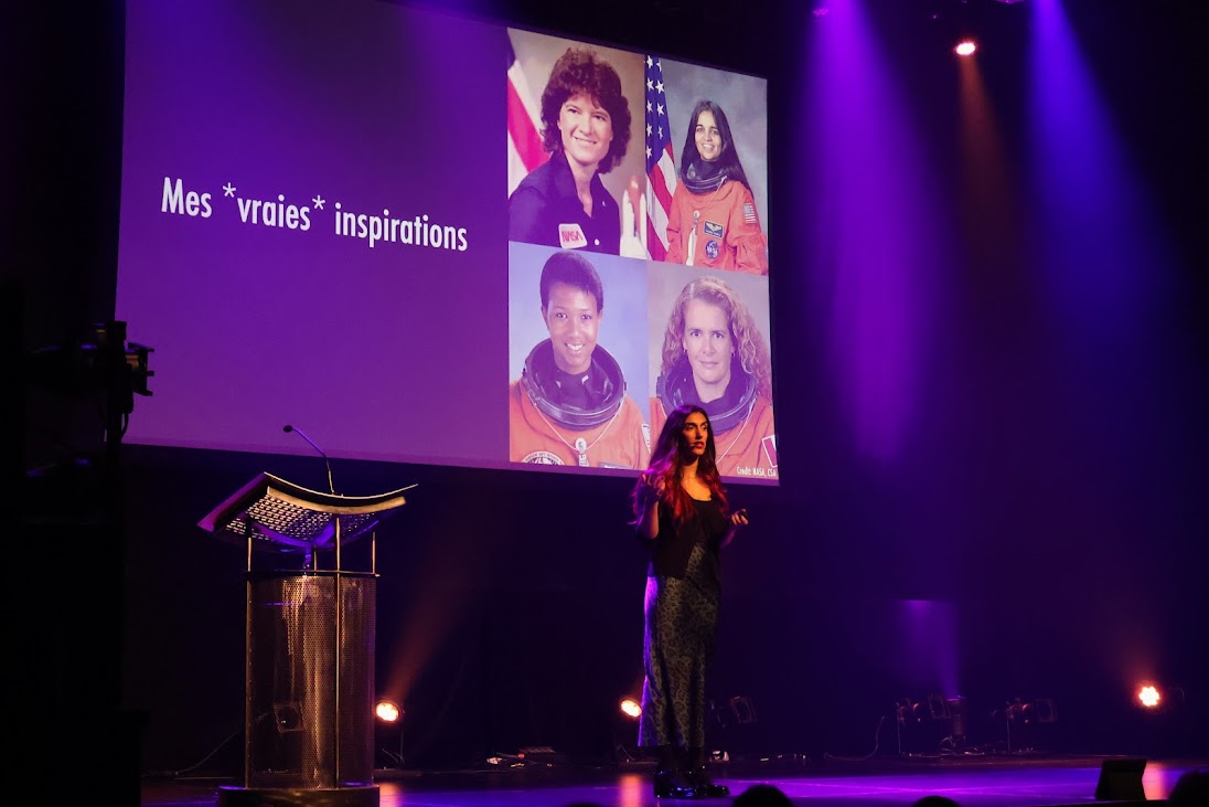 Farah Alibay a partagé son cheminement aux 170 spectateurs réunis au Centre des arts Juliette-Lassonde, le 8 octobre. Photo Marc-Antoine Sauvé