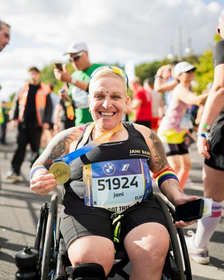 Jani Barré, tout sourire au fil d’arrivée du marathon de Berlin. Photo gracieuseté