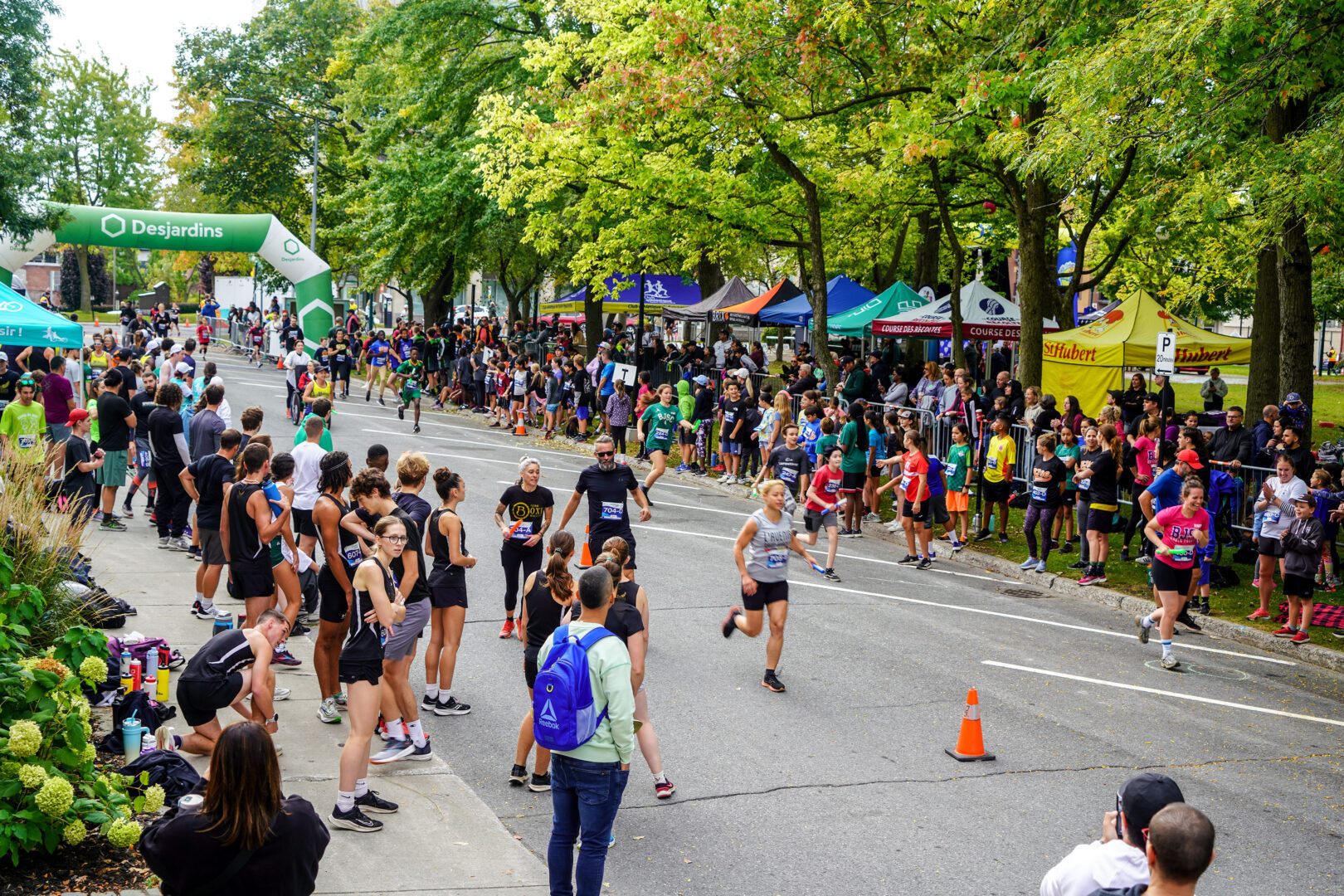 Avec près de 1000 coureurs au départ des différentes épreuves, le Club athlétique de Saint-Hyacinthe a atteint de nouveaux sommets avec son Relais 2 h. Photo François Larivière | Le Courrier ©