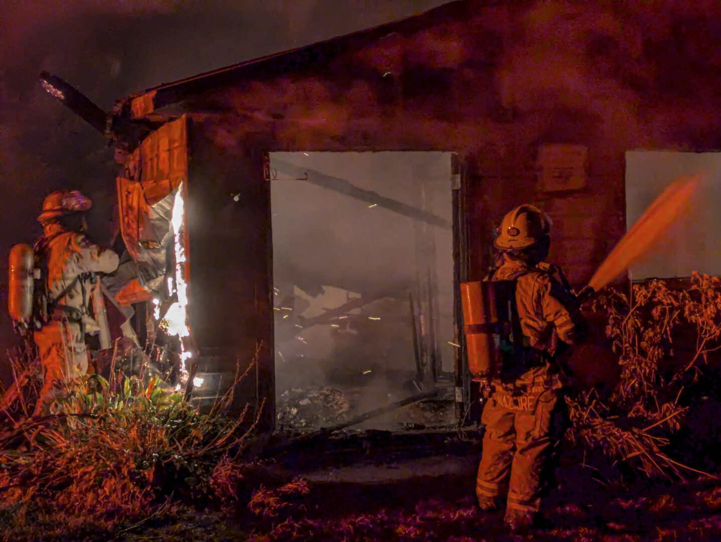 Une écurie a été la proie des flammes, dans la soirée du 9 octobre, à Sainte-Hélène-de-Bagot. Photo Adam Bolestridge | Le Courrier ©