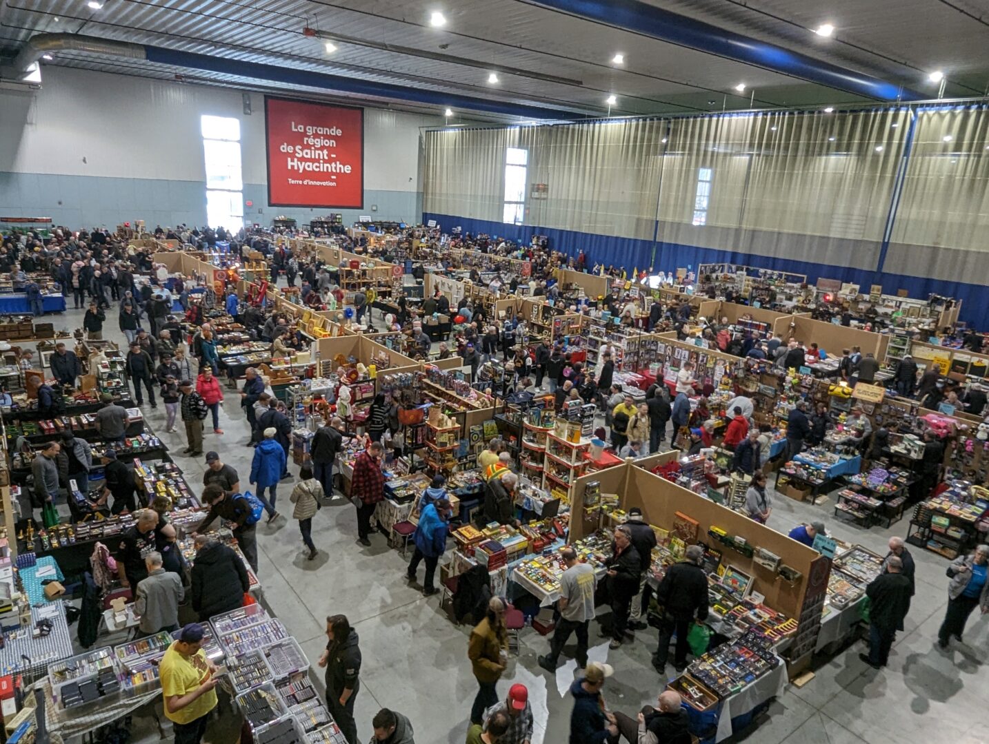 Pas moins de 450 kiosques de collectionneurs occuperont les différents pavillons d’Espace Saint-Hyacinthe à l’occasion du Salon national des collectionneurs, les 26 et 27 octobre. Photo gracieuseté