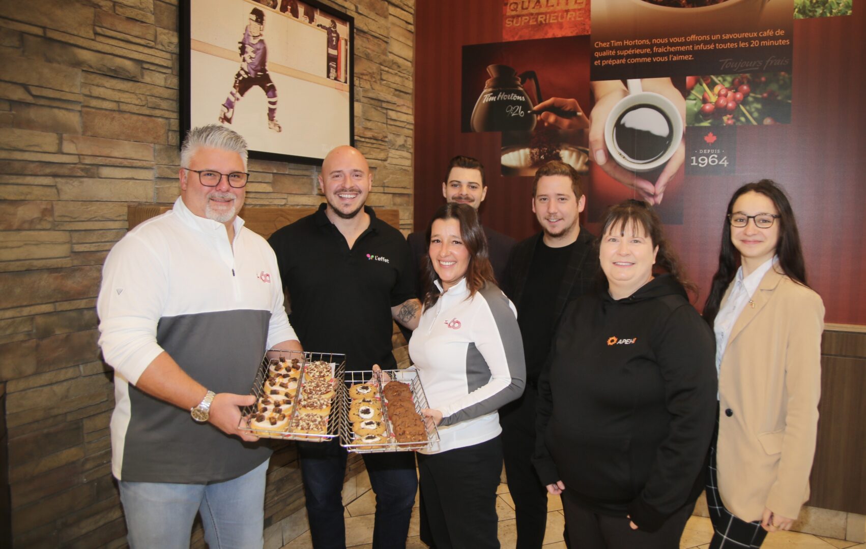 La campagne de Biscuits sourire des fêtes au profit de l’organisme L’Effet a été lancée au Tim Hortons du 3455, boulevard Laframboise à Saint-Hyacinthe. Photo Robert Gosselin | Le Courrier ©