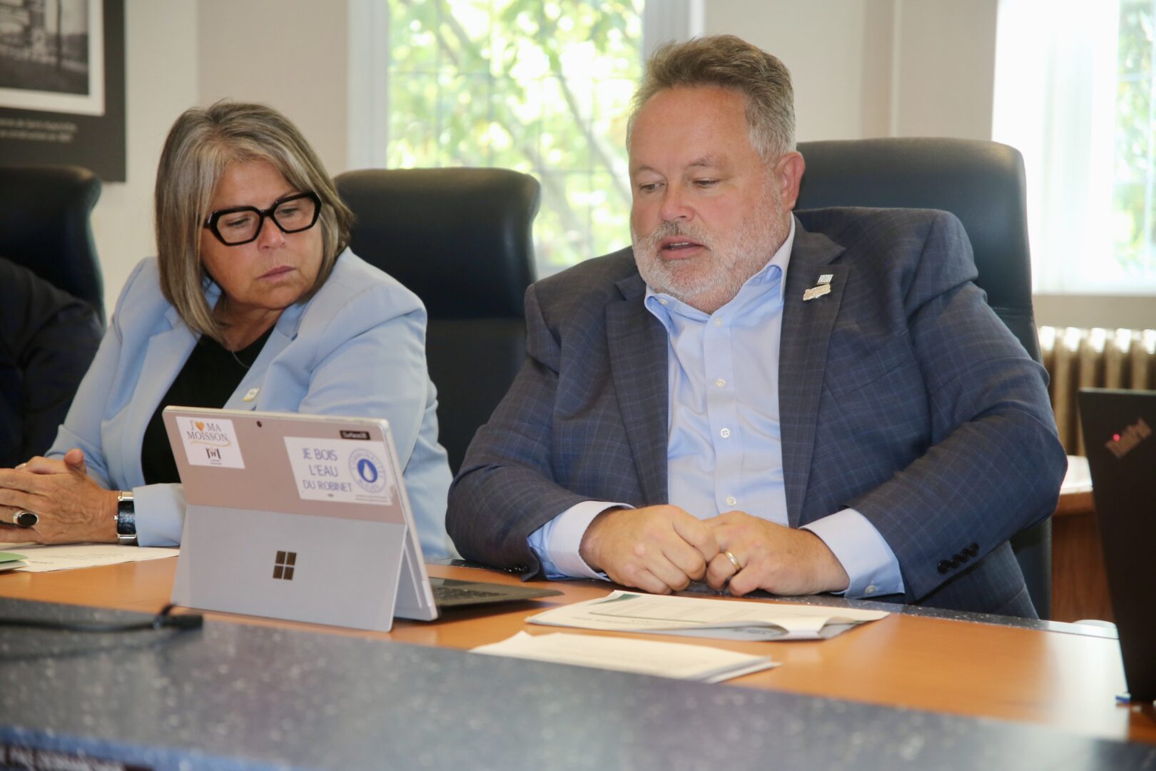 La directrice générale de la Ville de Saint-Hyacinthe, Chantal Frigon, et le maire, André Beauregard, ont présenté les grandes lignes du Programme triennal d’immobilisations. Photo Robert Gosselin | Le Courrier ©