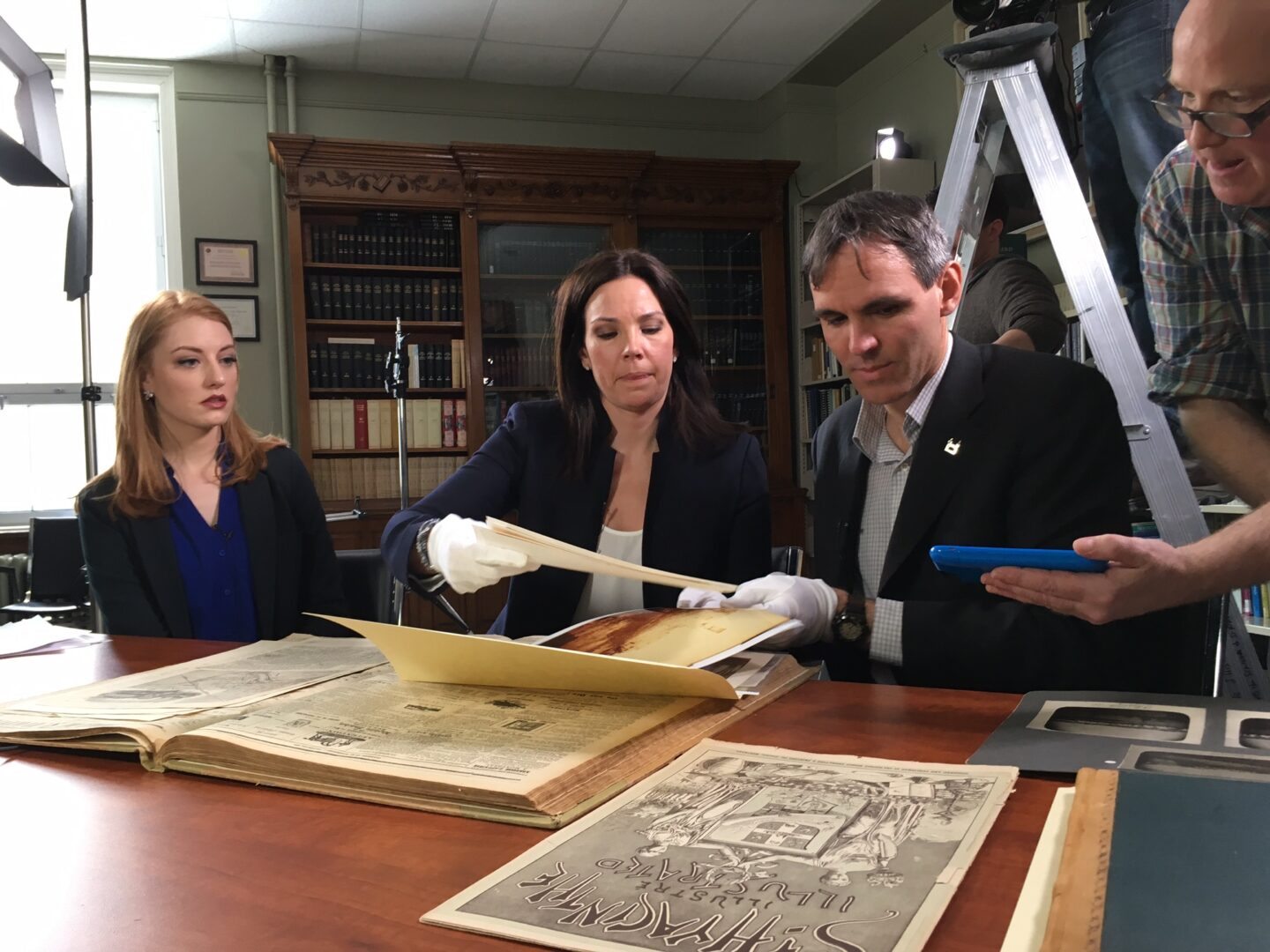 CNN en tournage au Centre d’histoire en 2017. Photo Centre d’histoire de Saint-Hyacinthe, Fonds CH690 Centre d’histoire de Saint-Hyacinthe