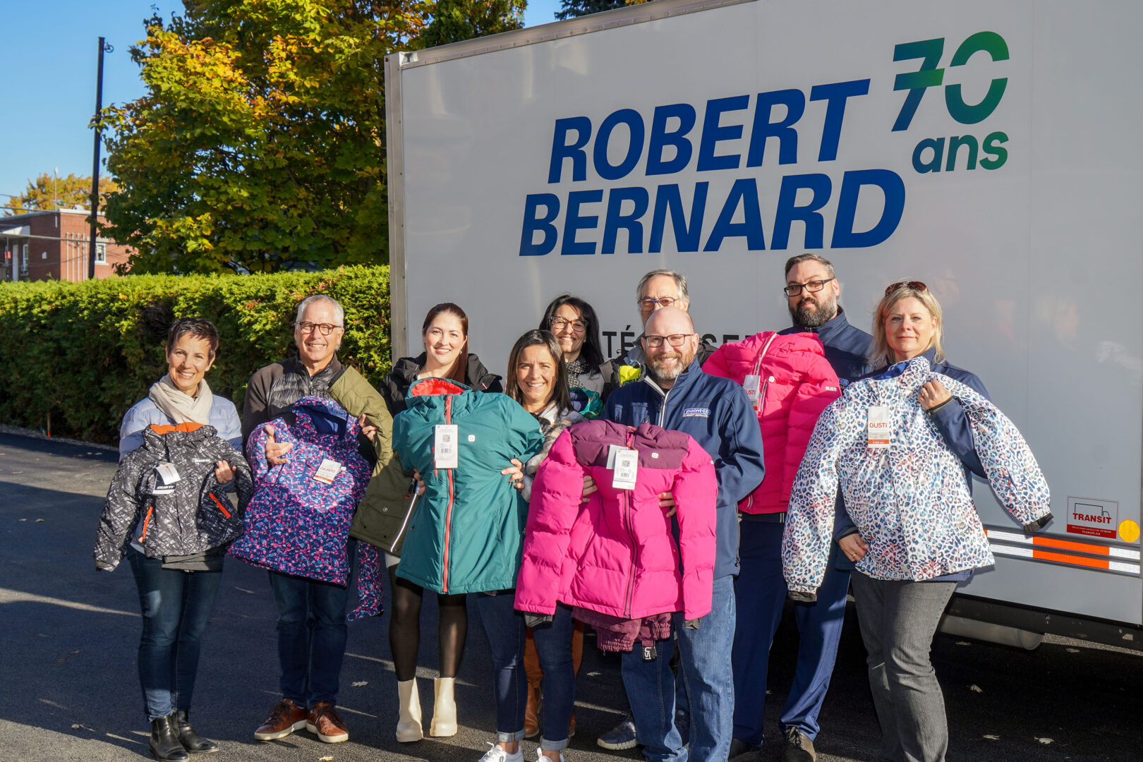 L’entreprise Robert Bernard a remis 150 habits de neige à des enfants de Saint-Hyacinthe avec l’aide du Centre de bénévolat. Photo François Larivière | Le Courrier ©