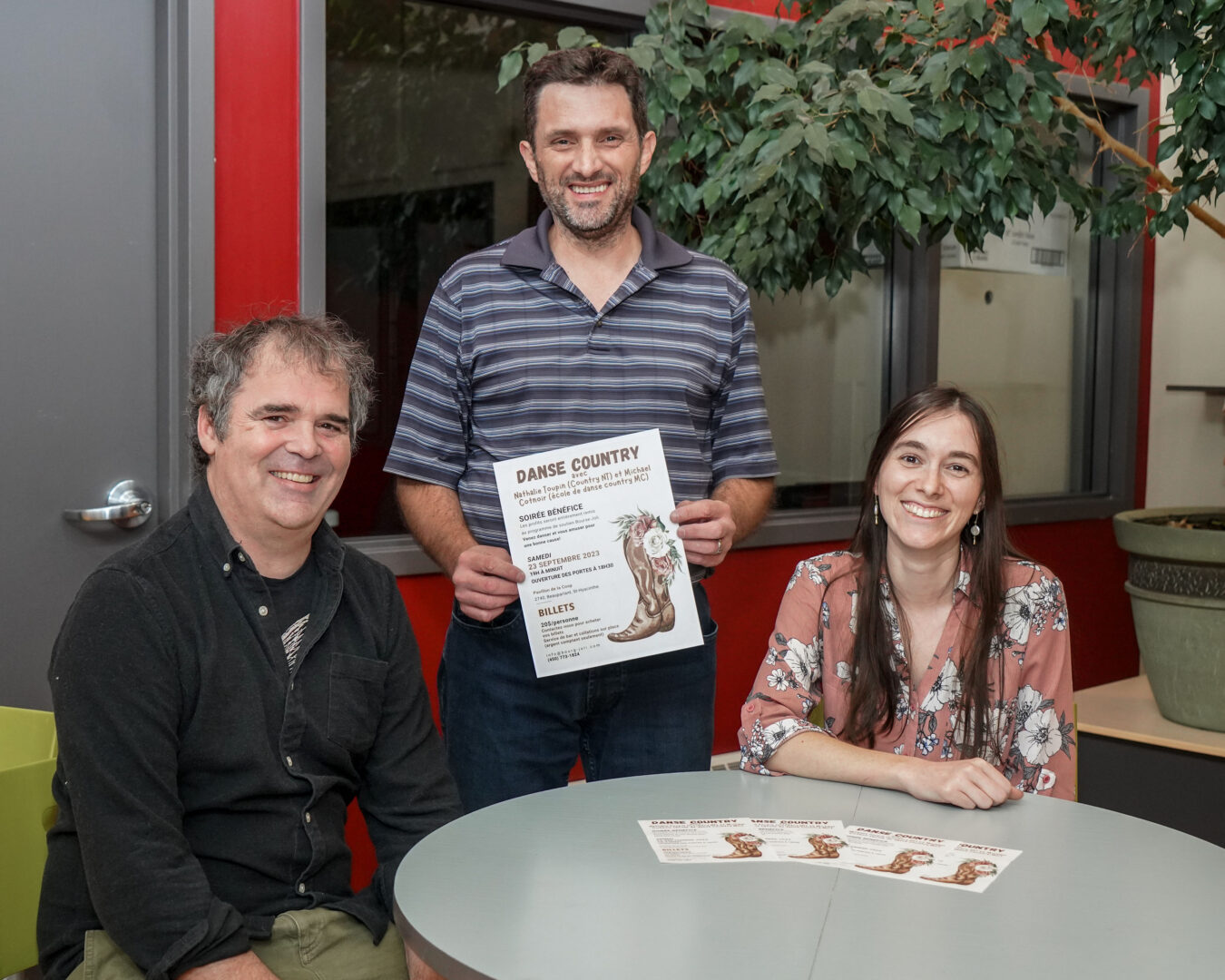 Les organisateurs de la soirée-bénéfice, Marc Bisaillon, Frédéric Léonard et Janie Brunelle. Photothèque | Le Courrier ©