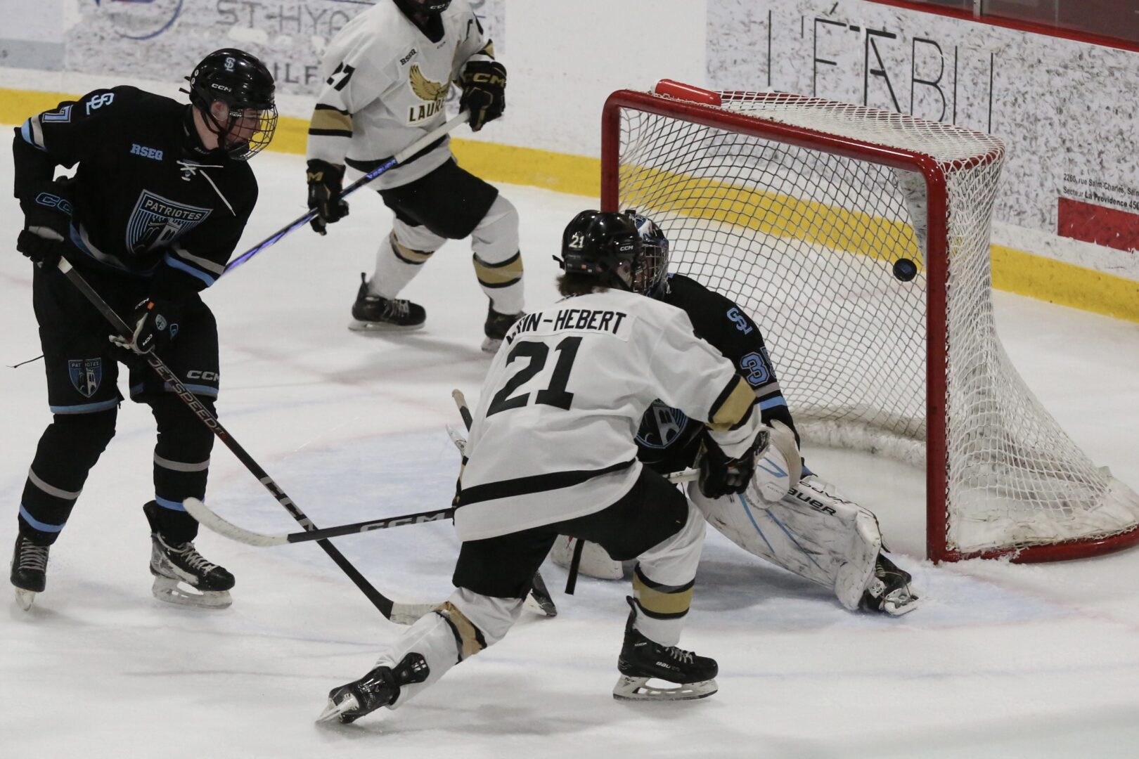 L’attaquant Gabriel Morin-Hébert a inscrit deux buts dans la victoire de 5 à 2 des Lauréats dimanche. Photo Robert Gosselin | Le Courrier ©