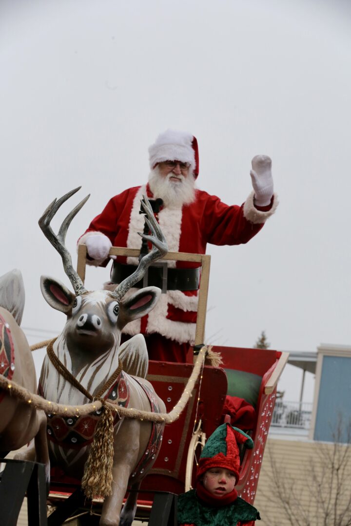 Le père Noël était très attendu des tout-petits. Photo Robert Gosselin | Le Courrier ©