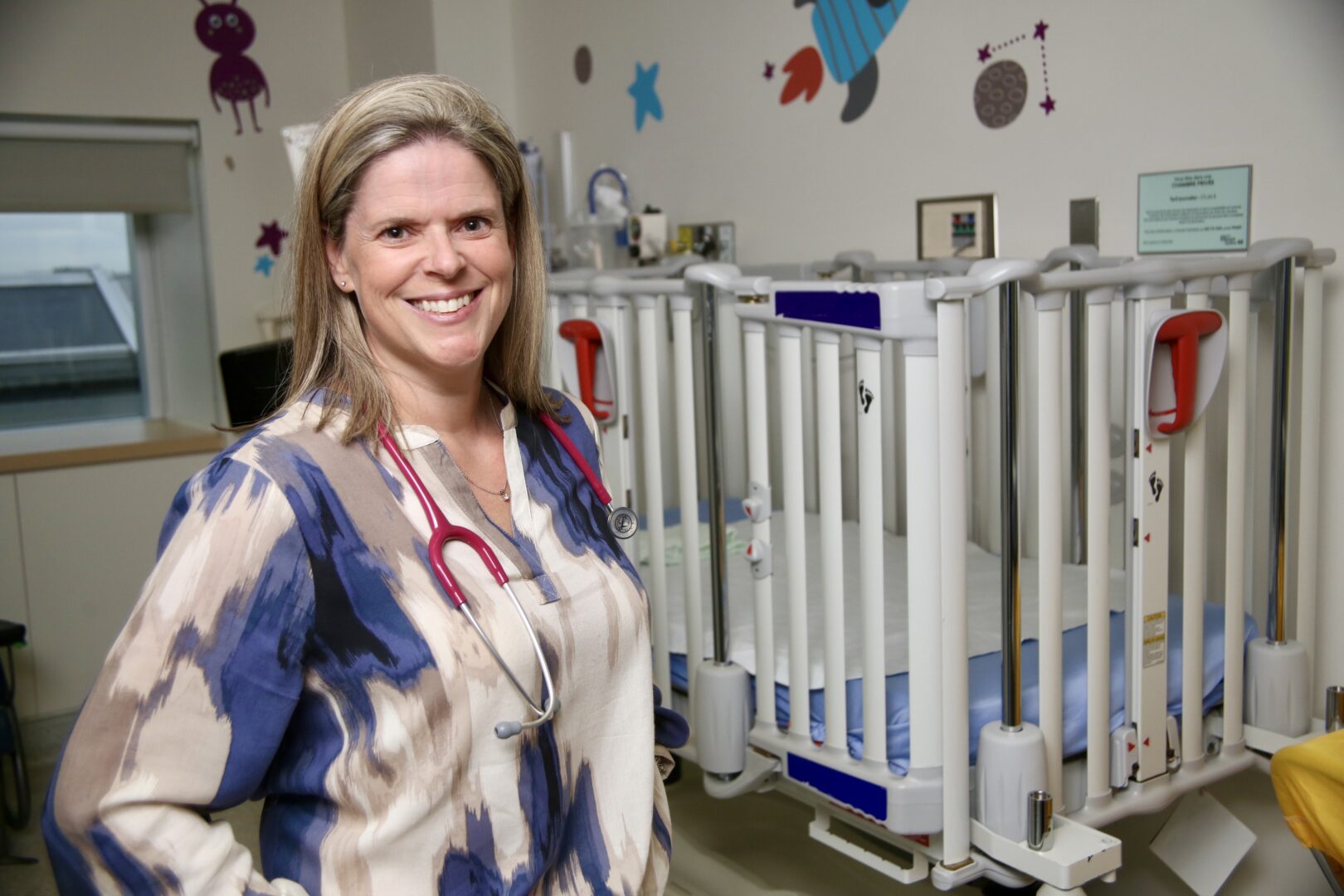 La pédiatre Marie-Hélène Lemoine œuvre à l’Hôpital Honoré-Mercier depuis 19 ans. Elle vient de recevoir le prix Partage des connaissances de Profession Santé. Photo Robert Gosselin | Le Courrier ©