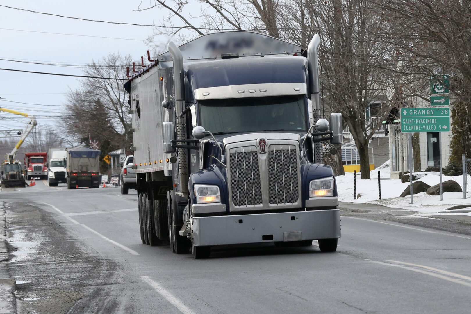 Le MTQ planche sur des solutions permettant d’augmenter le sentiment de sécurité des usagers de la rue des Seigneurs Est à Saint-Hyacinthe. Photothèque | Le Courrier ©