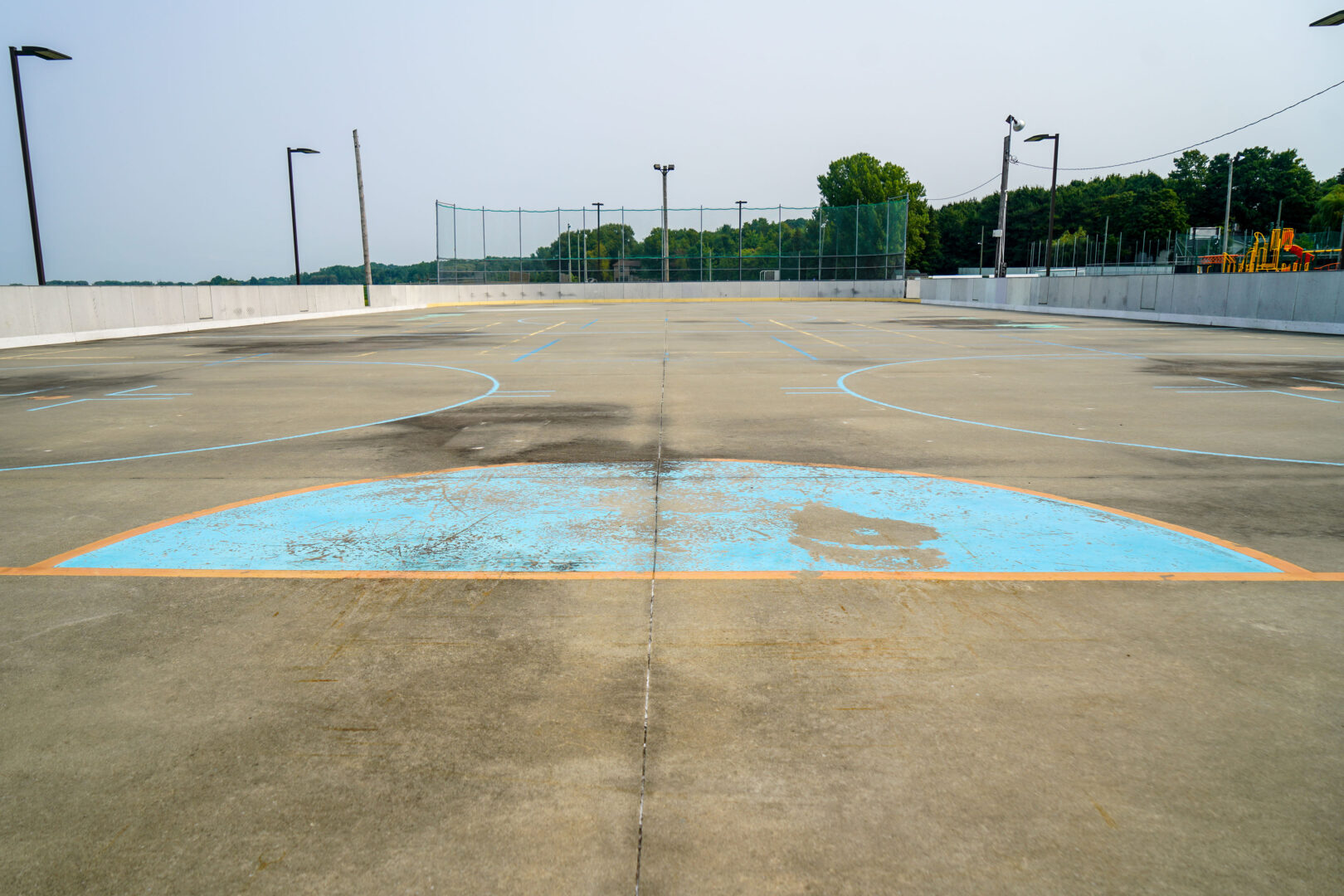 Après plus de trois ans d’attente, la patinoire de Saint-Pie aura enfin un toit. Les travaux devraient être terminés en juin. Photothèque | Le Courrier ©