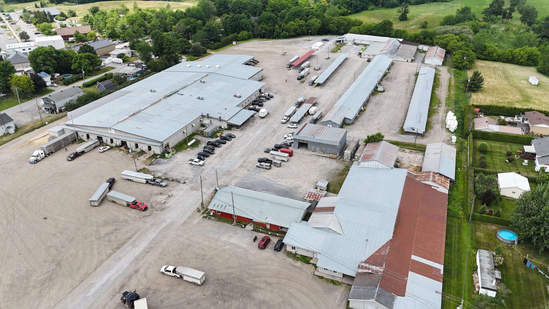 Le déménagement des Encans de la ferme d’ici quatre ans offre une opportunité à Jefo de développer de nombreux logements dans le secteur. Photothèque | Le Courrier ©