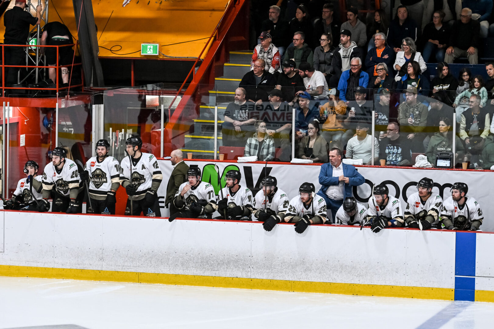 Invaincu à ses sept derniers matchs à domicile, le Bataillon de Saint-Hyacinthe a dû s’avouer vaincu 5 à 4 en tirs de barrage contre les 3L de Rivière-du-Loup sur la patinoire du Stade L.-P.-Gaucher le 29 novembre. Photo François Larivière | Le Courrier ©