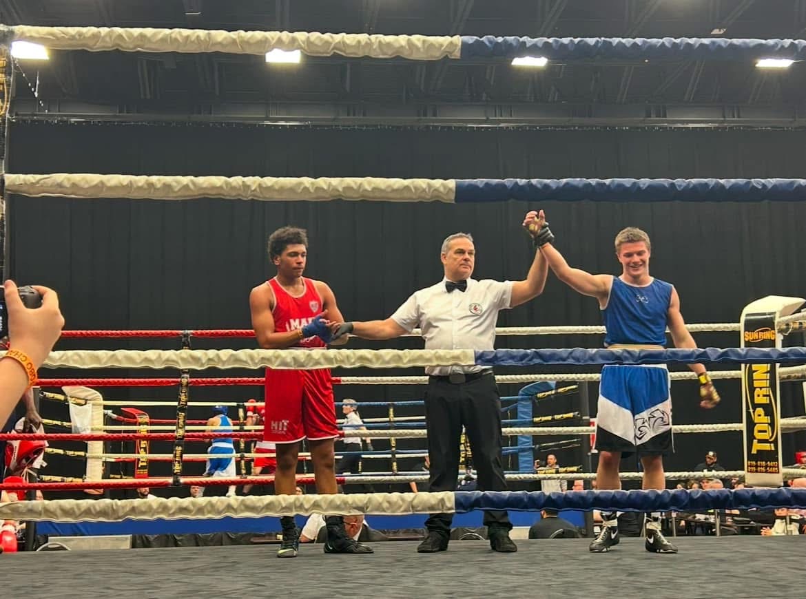 Félix Laroche (à droite), de l’École de boxe Les Apprentis Champions, fera partie de l’équipe A du Québec au championnat canadien grâce à son triomphe au Défi des champions.Photo gracieuseté