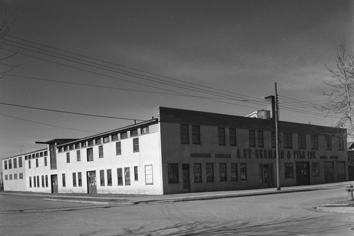 Photo avant : la Menuiserie A. St-Germain & Fils en 1958. Centre d’histoire de Saint-Hyacinthe, Fonds CH116 Studio Lumière