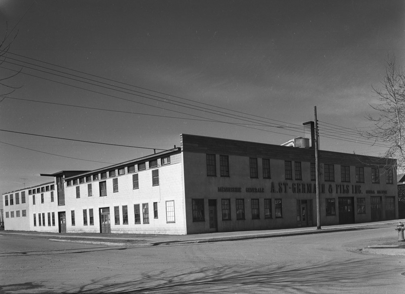 Photo avant : la Menuiserie A. St-Germain & Fils en 1958. Centre d’histoire de Saint-Hyacinthe, Fonds CH116 Studio Lumière