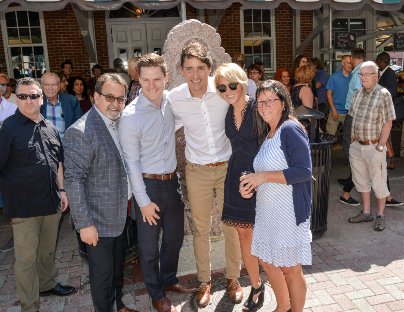 René Vincelette (à gauche) avait accueilli le premier ministre du Canada Justin Trudeau à Saint-Hyacinthe durant la campagne électorale de 2019. Photothèque | Le Courrier ©