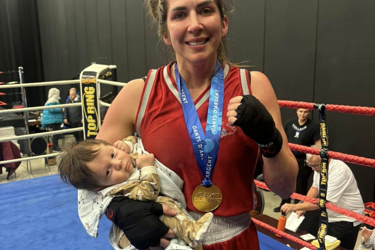 À peine deux mois après avoir accouché, la boxeuse Maguy Deslauriers a remporté une médaille d’or aux Gants d’argent. Photo gracieuseté
