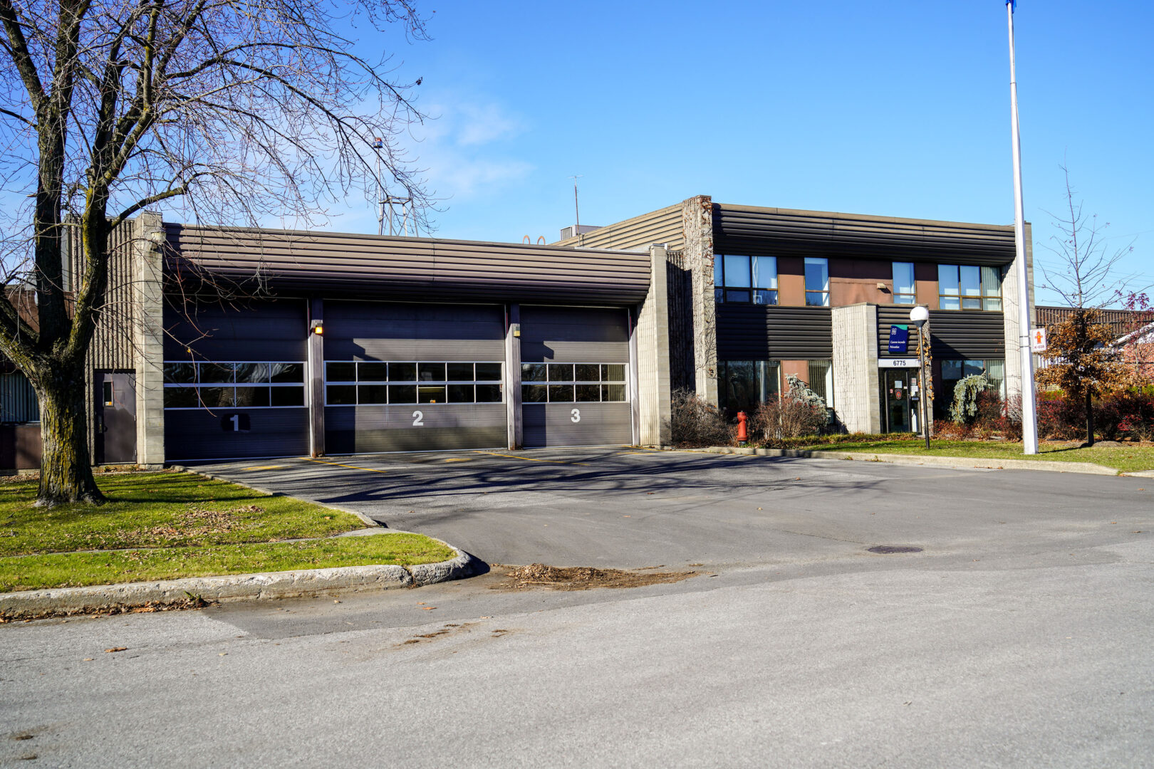 La Ville de Saint-Hyacinthe réfléchit à l’avenir de la caserne de Saint-Thomas-d’Aquin. Photo François Larivière | Le Courrier ©