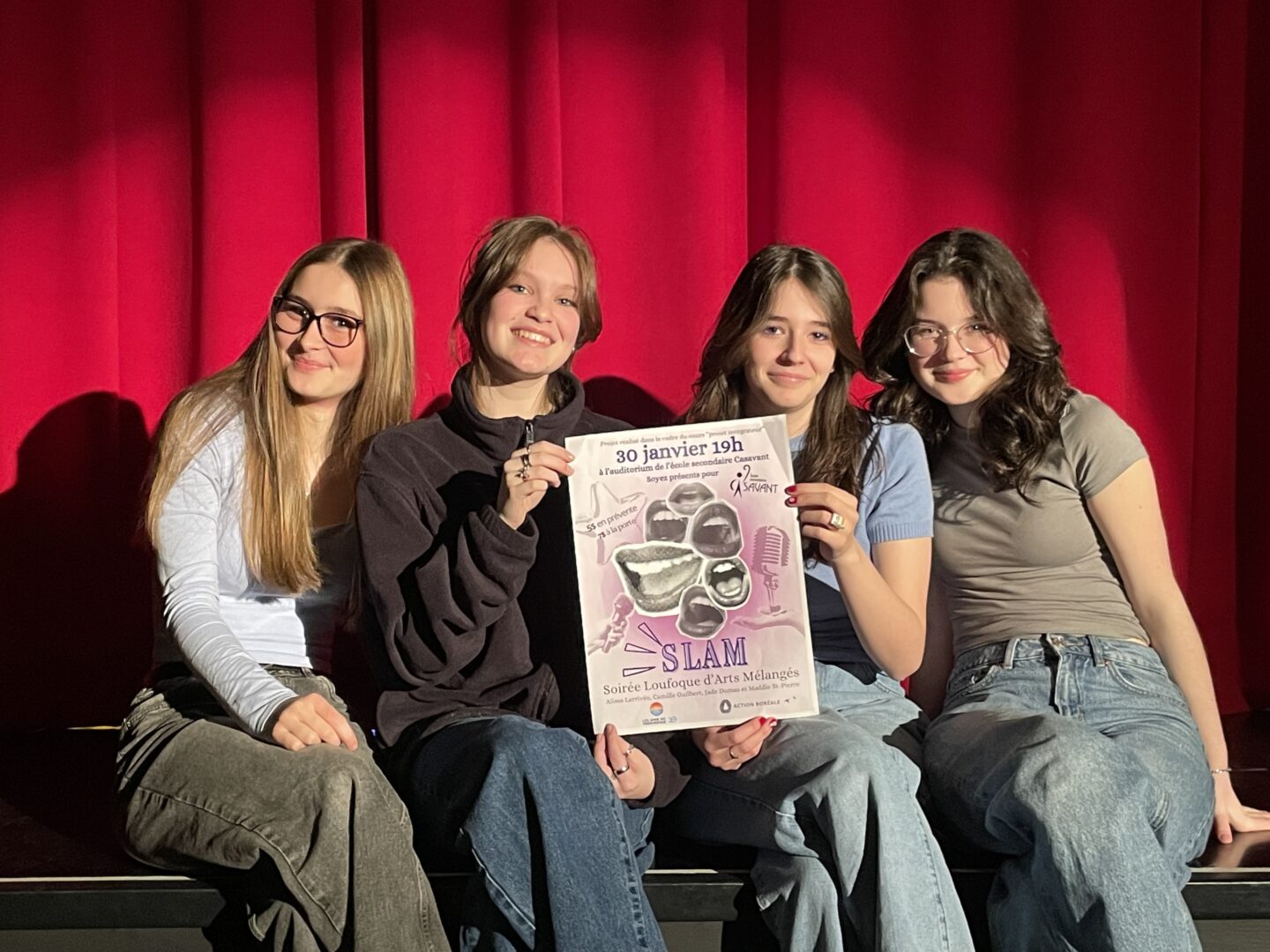 Quatre élèves de l’école secondaire Casavant ont organisé le spectacle SLAM, au cours duquel différentes formes d’arts seront proposées. Photo gracieuseté