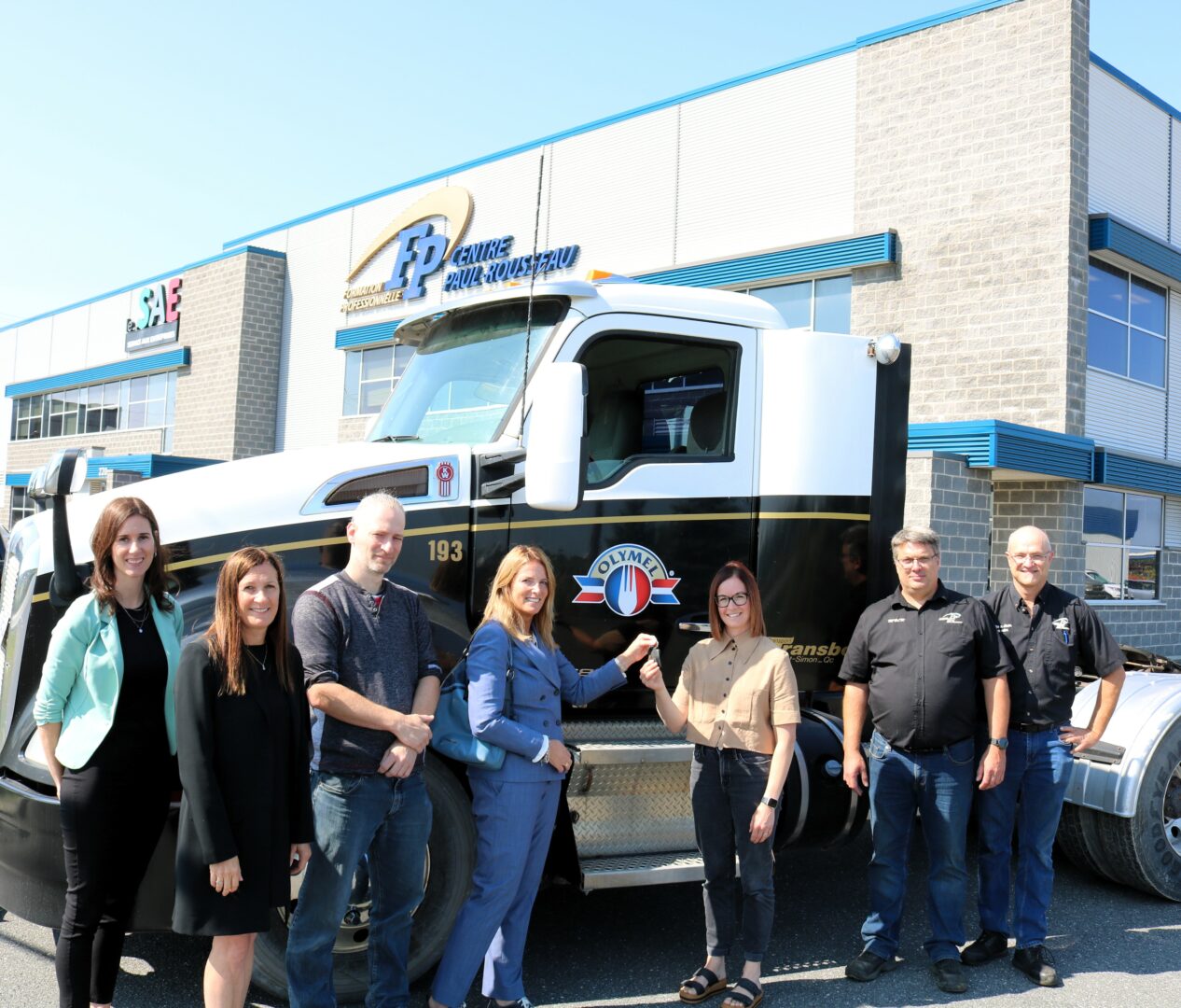 Le camion Kenworth remis par Transbo servira à former la relève en mécanique de véhicules lourds routiers. Photo gracieuseté