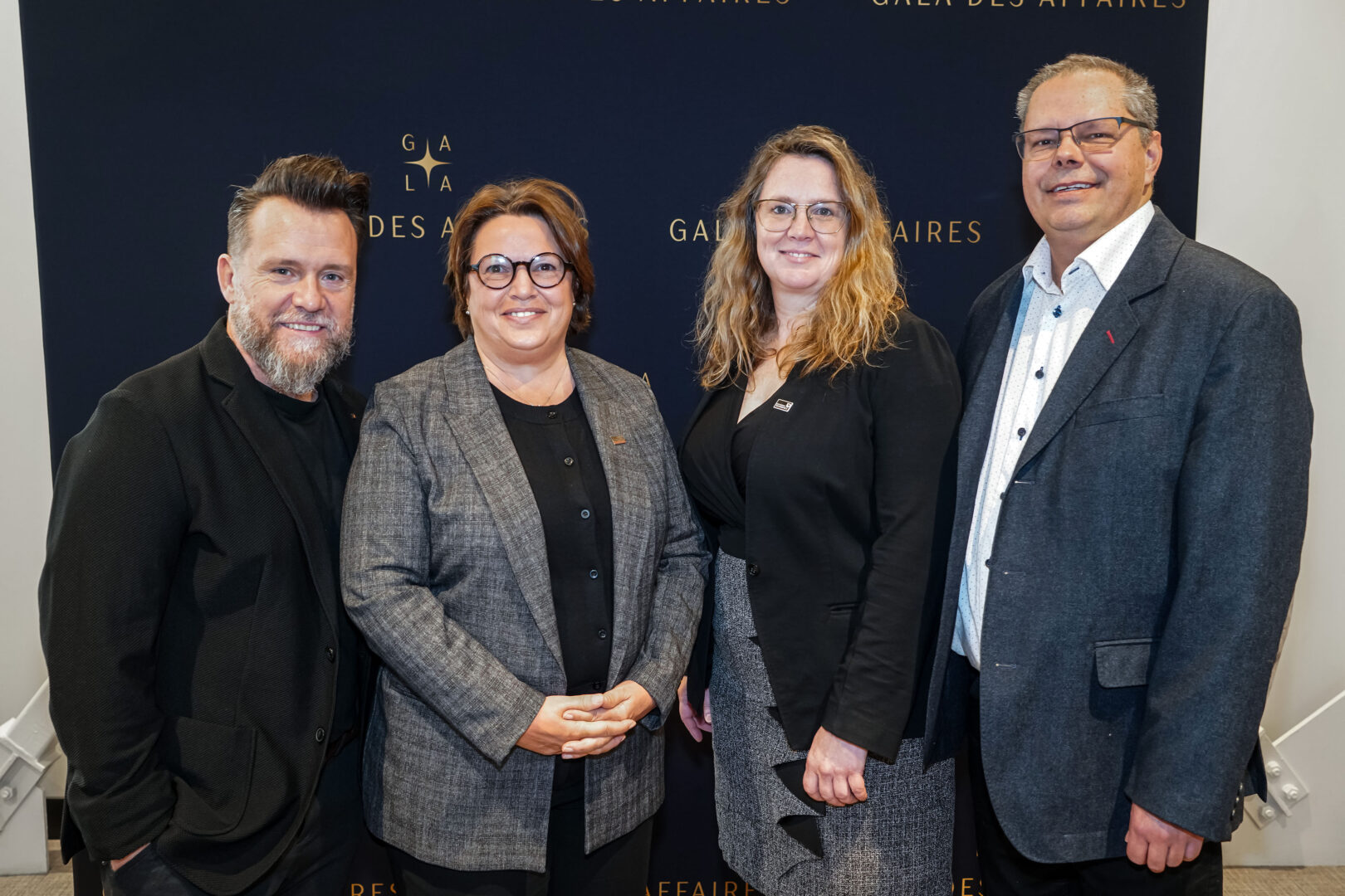 Le président et la directrice générale de la Chambre de commerce de la grande région de Saint-Hyacinthe, Éric Leblanc et Lucie Guillemette, et la directrice générale et le président de Saint-Hyaicnthe Technopole, Karine Guilbault et Patrick Malo. Photo François Larivière | Le Courrier ©