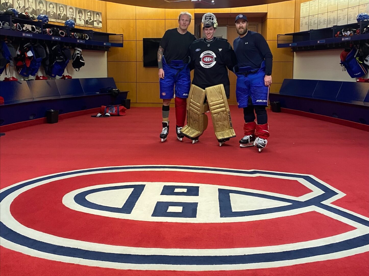 Le gardien de but Olivier Bacon, des Lauréats du Cégep de Saint-Hyacinthe, a participé à un entraînement avec Patrik Laine et David Savard au début janvier. Photo gracieuseté