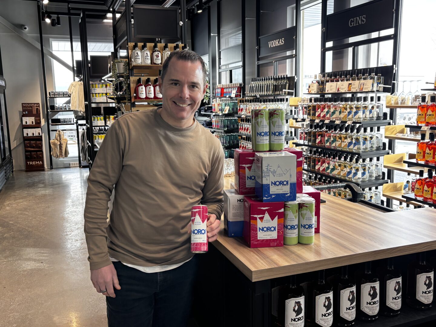 Jonathan Robin, président de la Station Agro-Biotech, est heureux de proposer deux prêts-à-boire de Noroi et le café au lait Trema dans la boîte de produits sans alcool offerts aux participants du Défi 28 jours. Photo gracieuseté