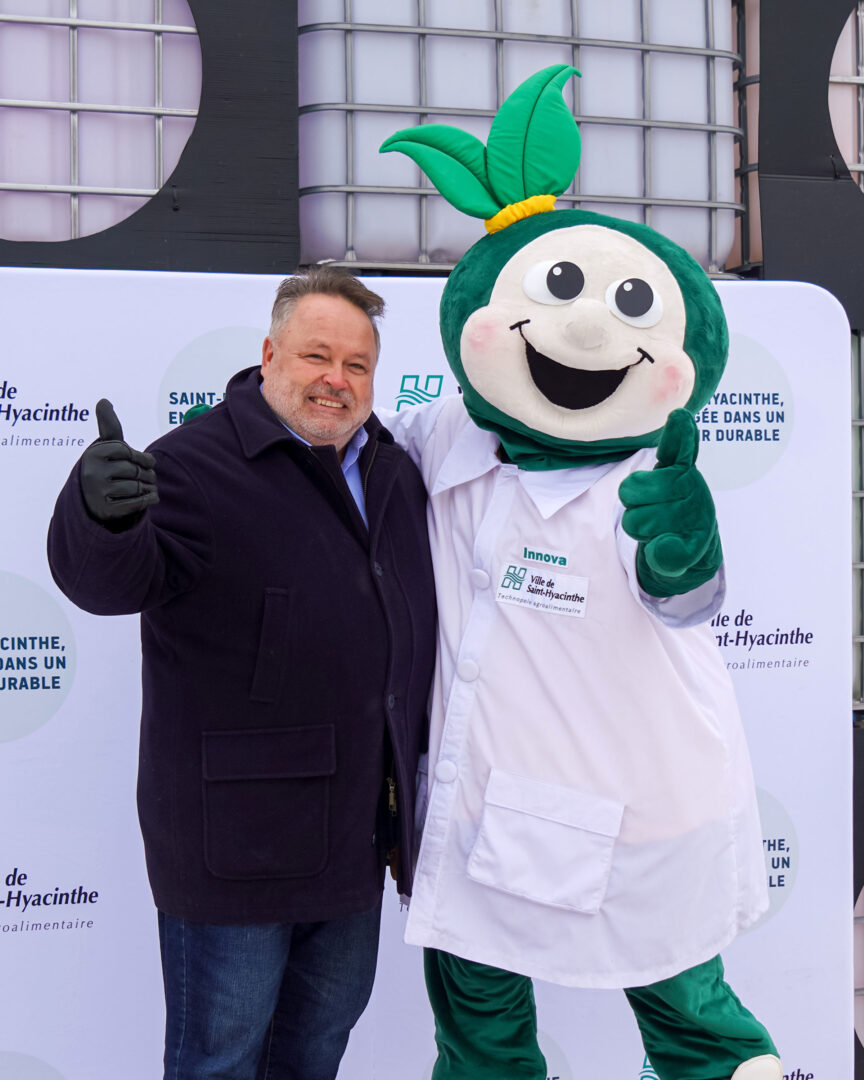 La mascotte de la Ville de Saint-Hyacinthe, Innova, a été dévoilée à l’événement Saint-Hyacinthe en blanc. Photos François Larivière | Le Courrier ©