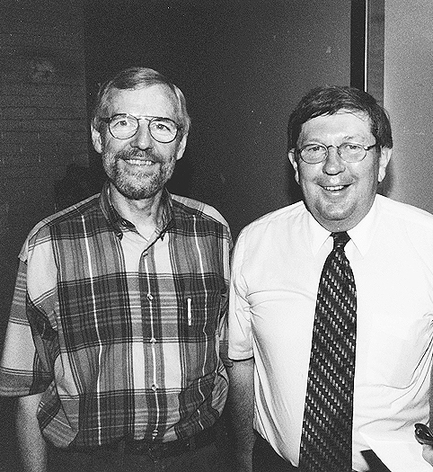 ﻿Ray-Marc Dumoulin est décédé le 6 février à l’âge de 88 ans. Il pose tout sourire en compagnie de son bon ami Claude Bernier, ancien maire de la Ville de Saint-Hyacinthe. Photothèque | Le Courrier ©