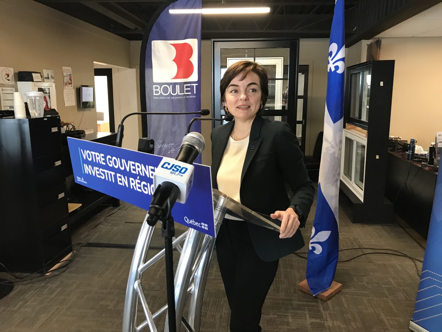 La ministre de l’Économie, de l’Innovation et de l’Énergie, Christine Fréchette, était de passage à Sorel-Tracy le 6 mars. LE COURRIER en a profité pour lui poser quelques questions sur le projet de zone d’innovation avorté à Saint-Hyacinthe. Photo Stéphane Fortier | Le Courrier ©