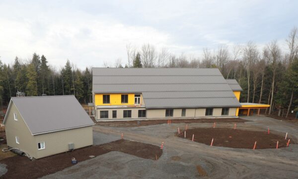 Chouette à voir! : le nouveau bâtiment visé  par une hypothèque légale