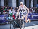 Sur le podium du marathon de Boston malgré une roue brisée