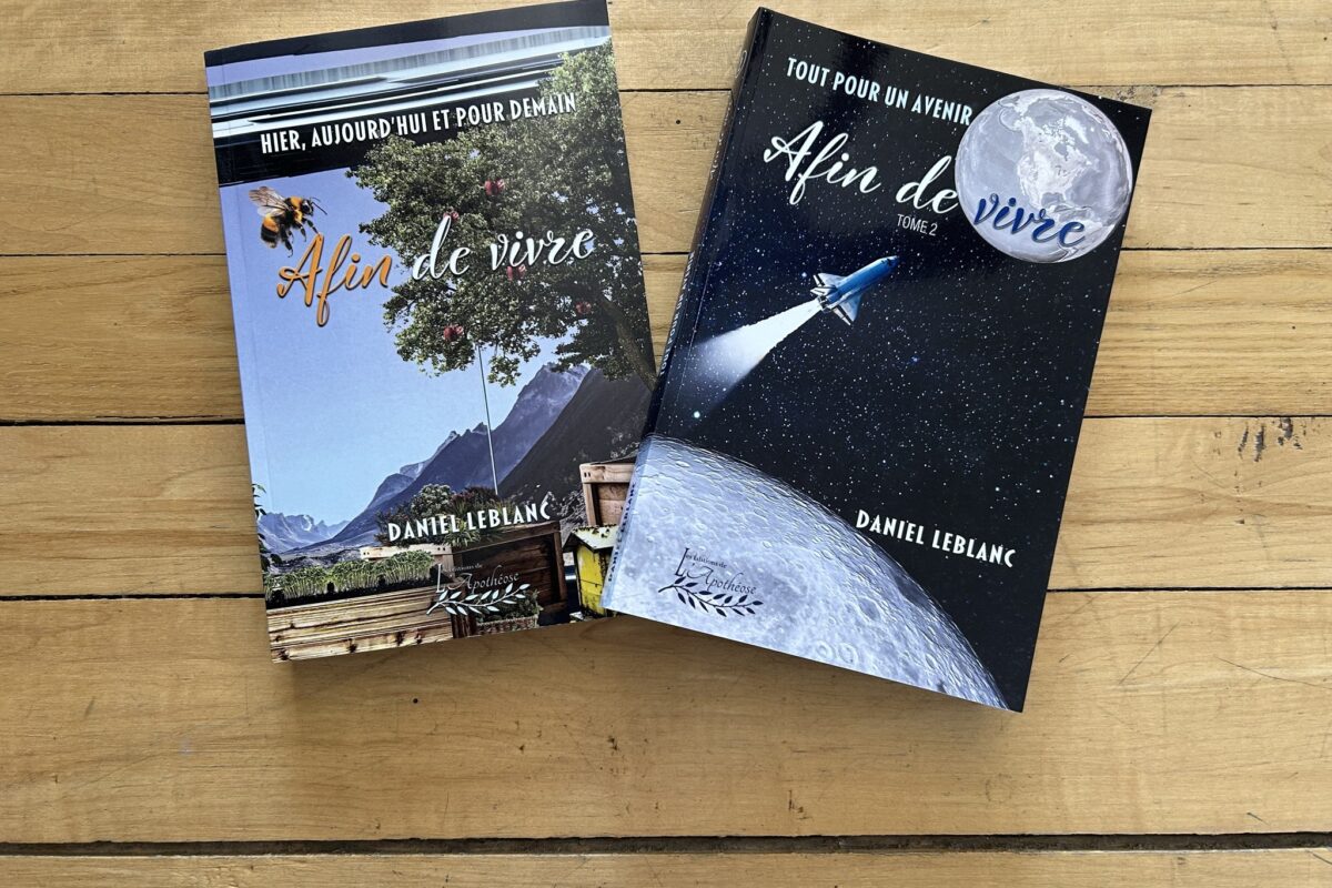 L’auteur maskoutain Daniel Leblanc a dévoilé le second tome (à droite) de sa saga Afin de vivre. Photo gracieuseté
