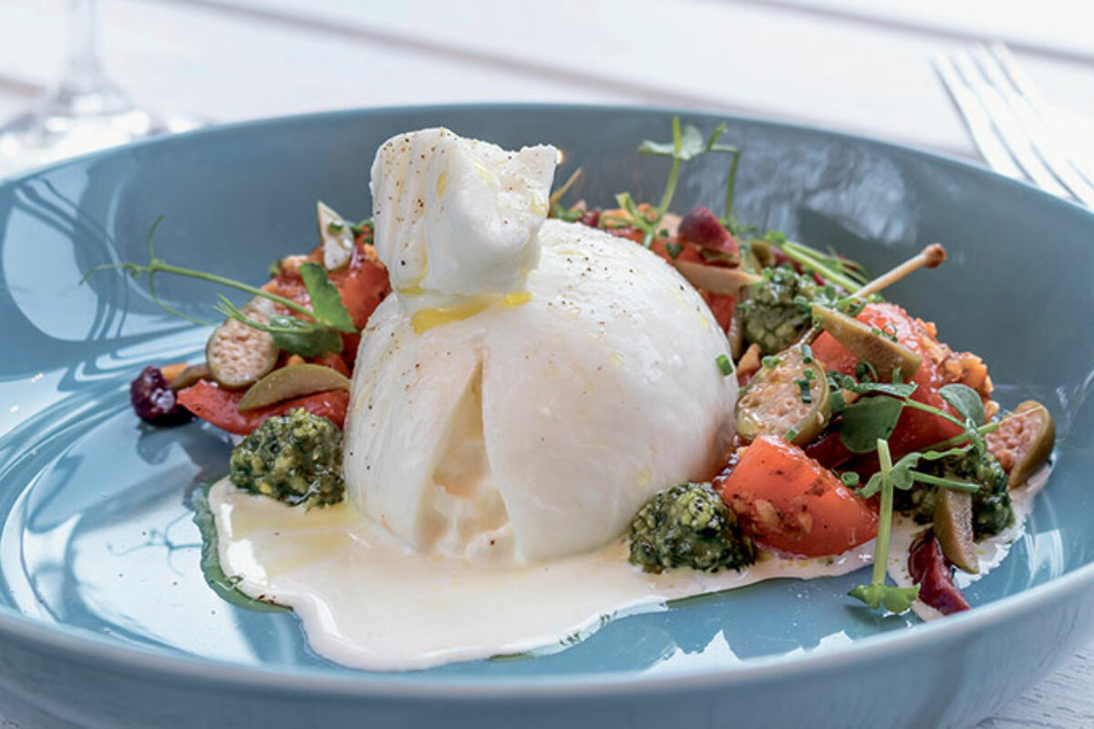 Salade fraîche à la burrata
