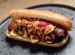 « Qui veut un bon dogburger? »