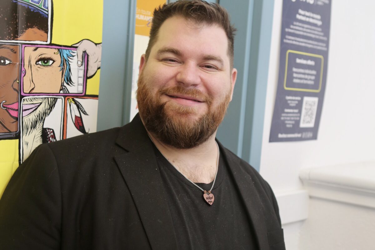 Dominique Théberge, directeur général du JAG, organisme LGBT+ maskoutain. Photo Robert Gosselin | Le Courrier ©
