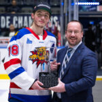 Comme Sidney Crosby et Connor McDavid l’avaient fait par le passé, Caleb Desnoyers a été élu le joueur le plus utile des séries éliminatoires lors de son année d’éligibilité au repêchage de la LNH. Photo Vincent Éthier - LHJMQ