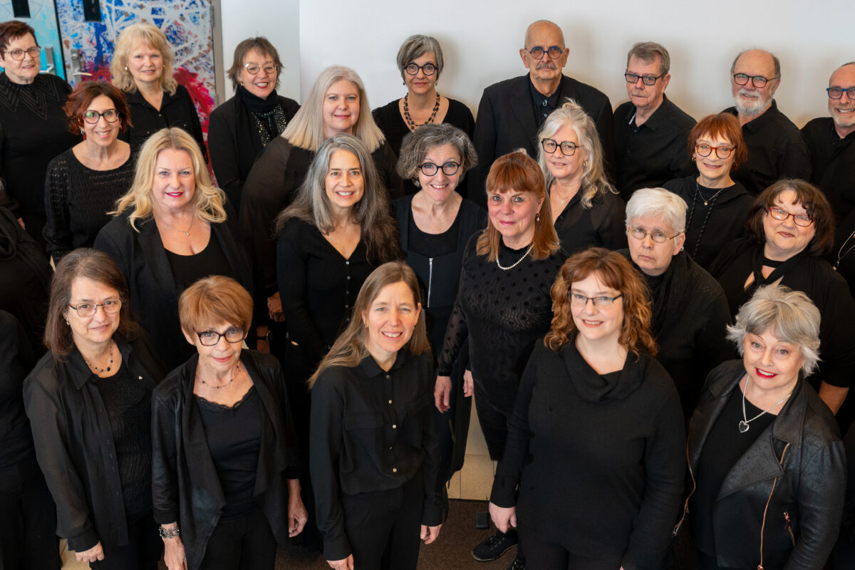 Les 38 choristes de l’ensemble vocal Les Porte-Bonheur s’en donneront à cœur joie le 8 juin avec leur spectacle soulignant les 25 ans de l’organisme. Photo gracieuseté