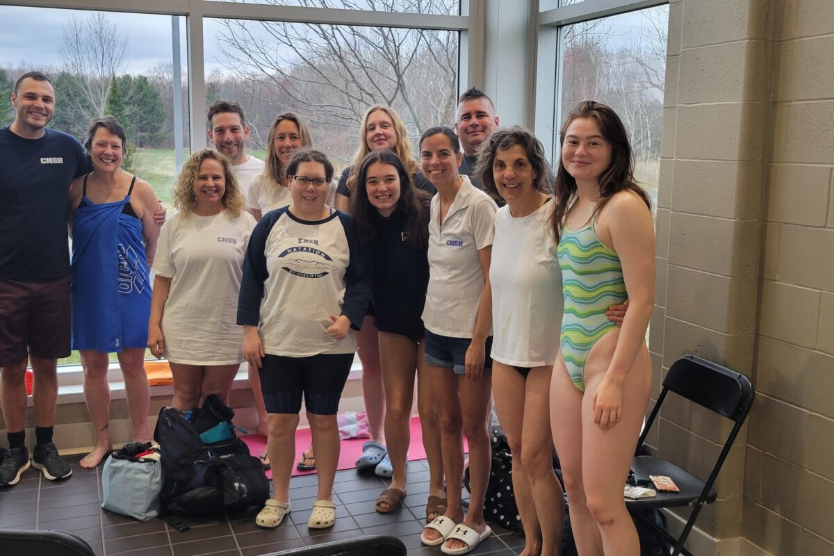 L’ambiance était à la camaraderie lors du championnat provincial des maîtres-nageurs où 16 maîtres-nageurs du Club de natation de Saint-Hyacinthe ont participé. Photo gracieuseté