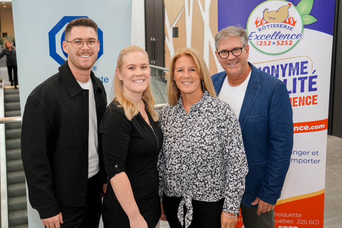 La famille Parenteau-Bourgeois, propriétaire de la Rôtisserie Excellence, assure la présidence d’honneur de la 31e édition du souper-bénéfice Homard à volonté du Club Optimiste Douville. Photo François Larivière | Le Courrier ©