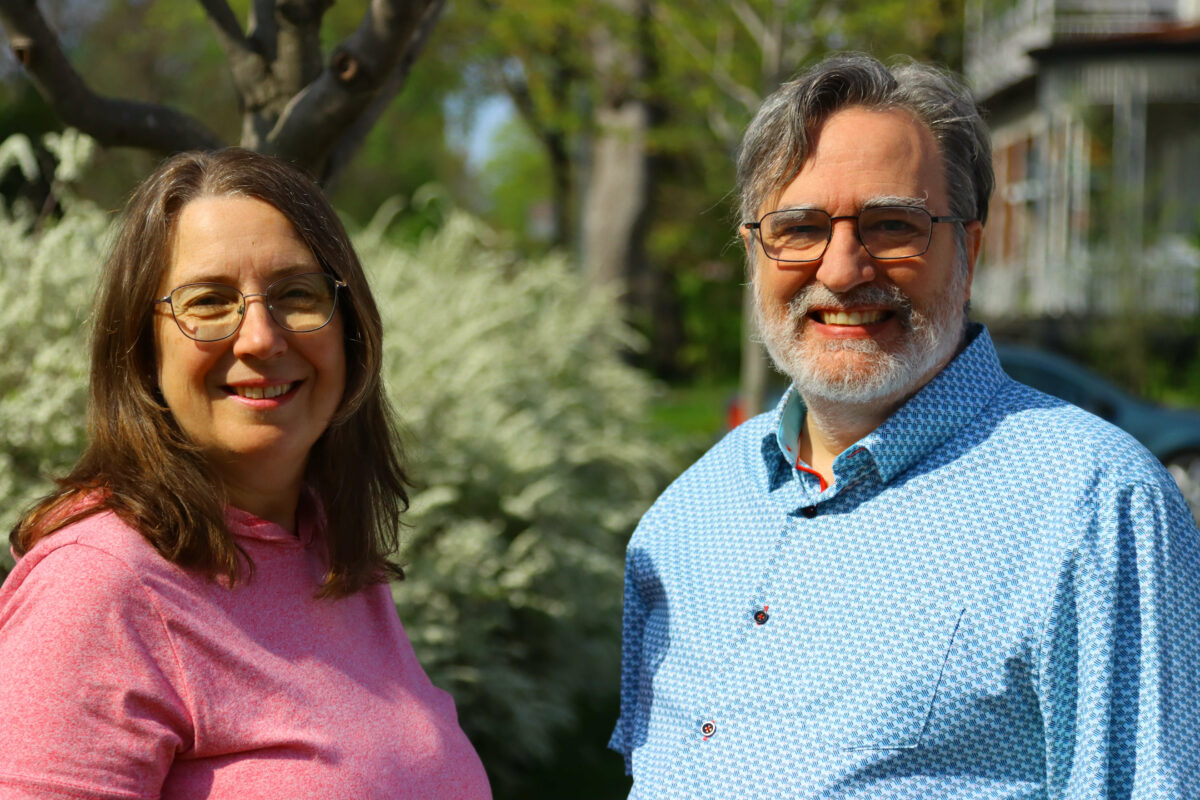 Isabelle Martin et Martin Ostiguy animeront de nouvelles visites guidées proposées par le Centre d’histoire de Saint-Hyacinthe cet été. Photo gracieuseté