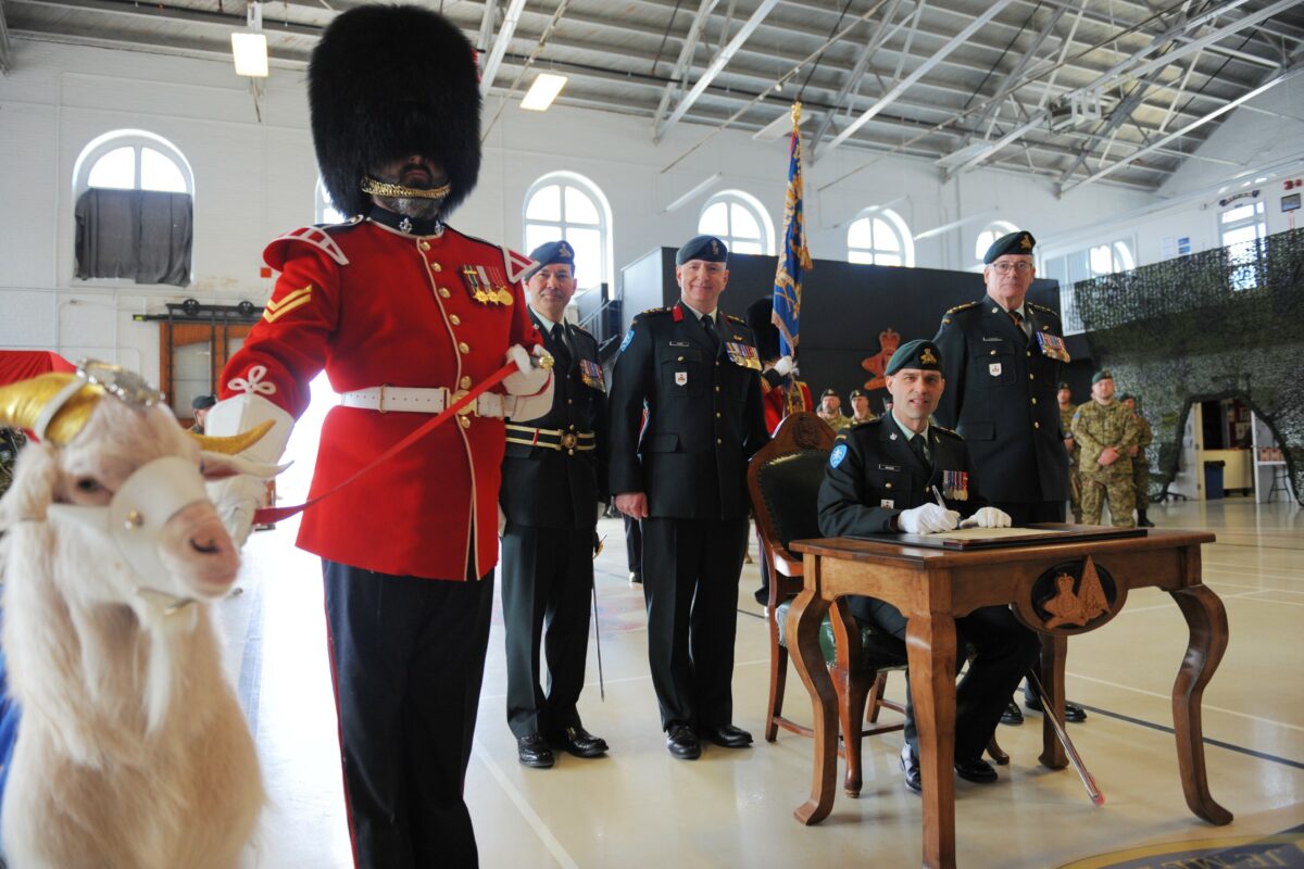 Le nouveau commandant du 6e Bataillon Royal 22e Régiment, le Lieutenant-colonel Éric Beaudoin. Photo Caporal Jocelyn Vachon