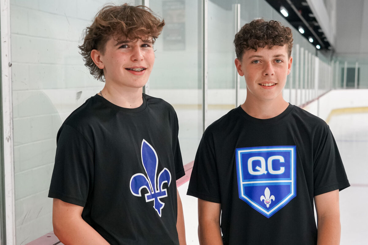 Les Maskoutains William Archambault et Léo Lacasse-Marcoux joueront avec Équipe Québec Bleu en hockey trois contre trois aux United World Games, tout comme l’Hélénois Anthony Fortier (absent). Photo François Larivière | Le Courrier ©