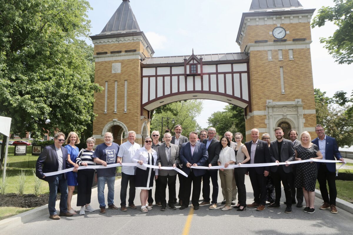 La Porte des anciens maires a été inaugurée en grande pompe le 17 juin. Photo Robert Gosselin | Le Courrier ©