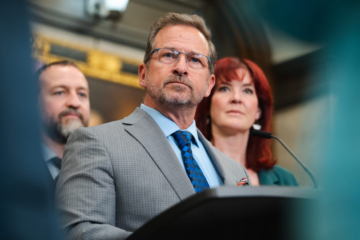 (De gauche à droite) Le député de Saint-Hyacinthe–Bagot–Acton, Simon-Pierre Savard-Tremblay, le chef bloquiste, Yves-François Blanchet, et la leader parlementaire du Bloc québécois, Christine Normandin. Photo gracieuseté