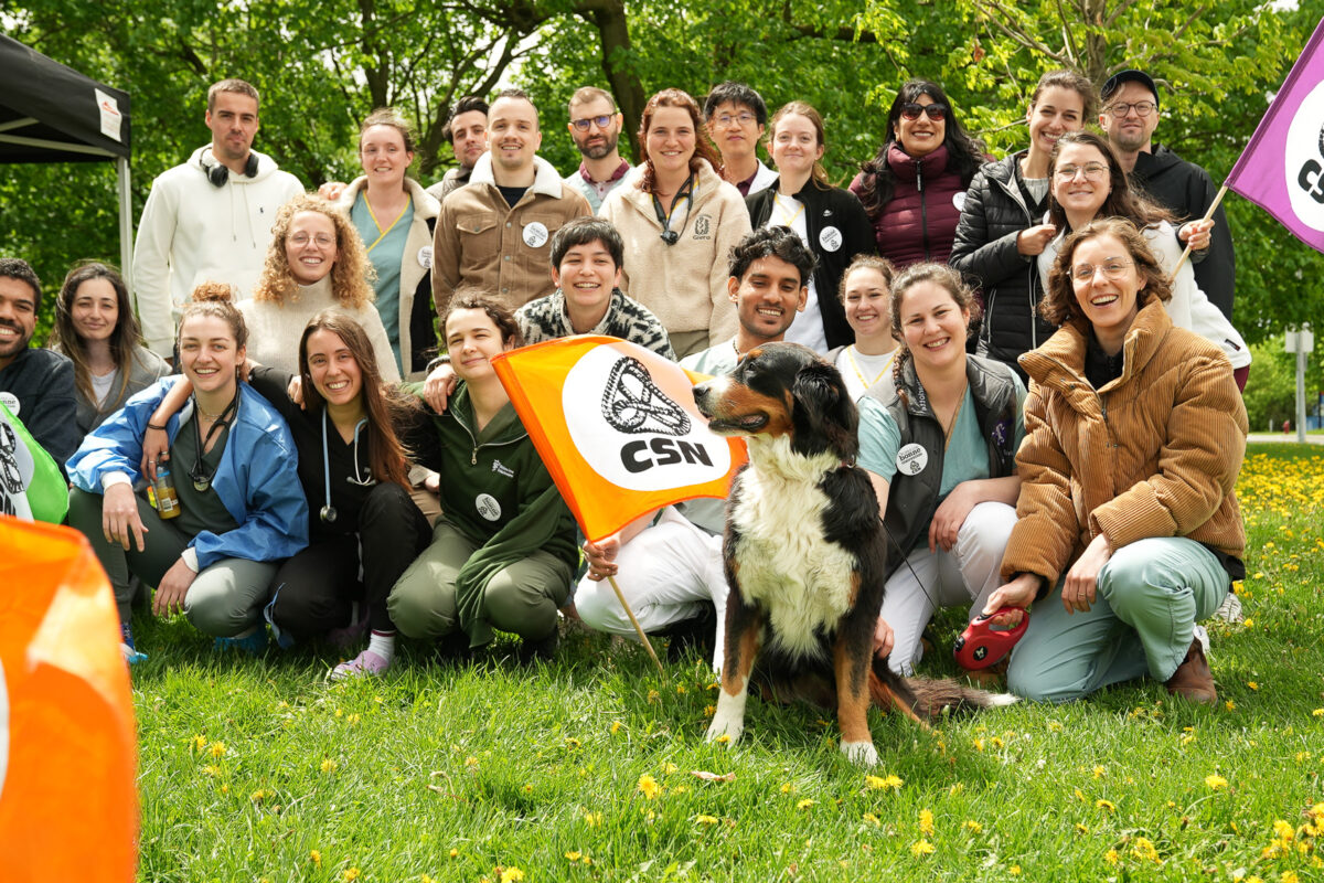 Une partie des membres du Syndicat des résidentes et résidents et internes de la Faculté de médecine vétérinaire qui ont voté pour un mandat de grève de 10 jours à 95 %. Photo gracieuseté